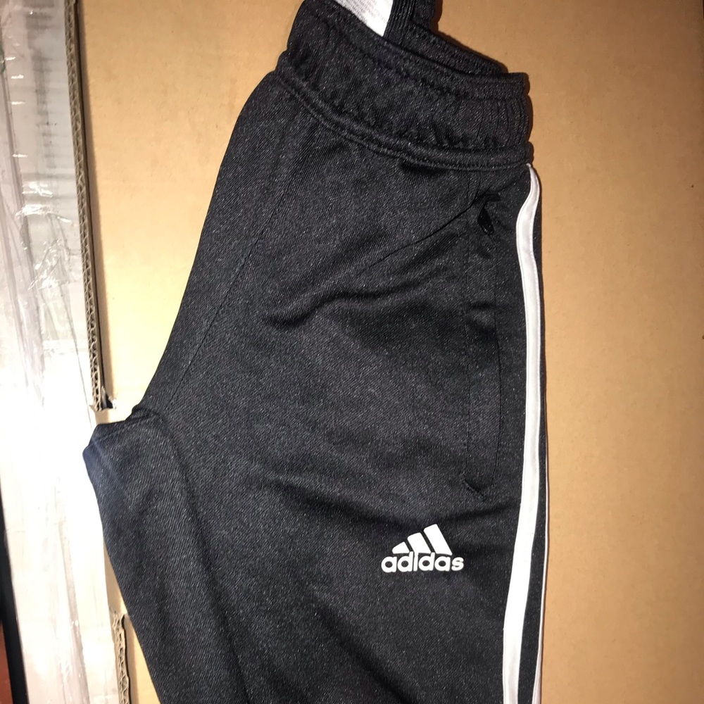 Adidas Boys xs/s top with adidas joggers